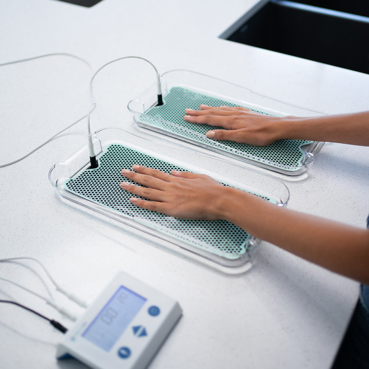 Dispositivo de Iontoforesis Dermadry Total - Para la Sudoración Excesiva de Manos, Pies y Axilas